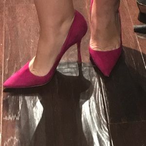 EUC Manolo Blahnik fuschia pumps